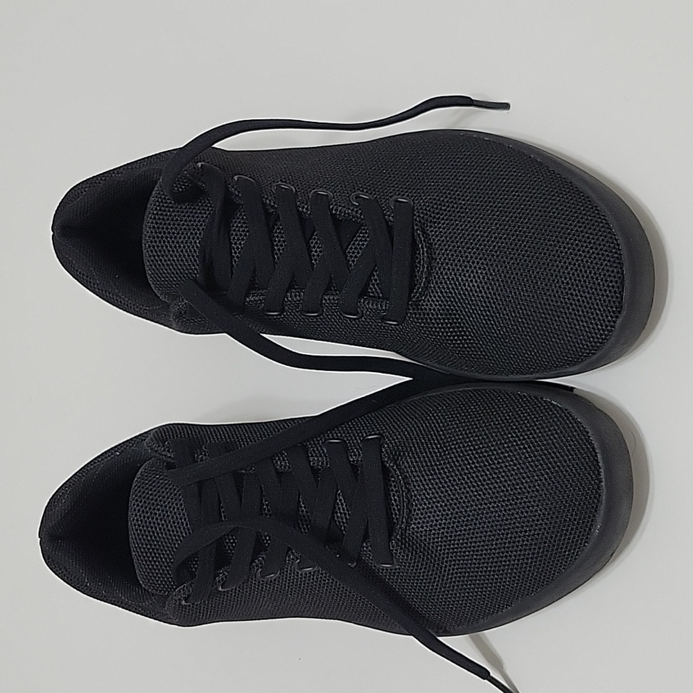 Atoms Model 000 Sneakers